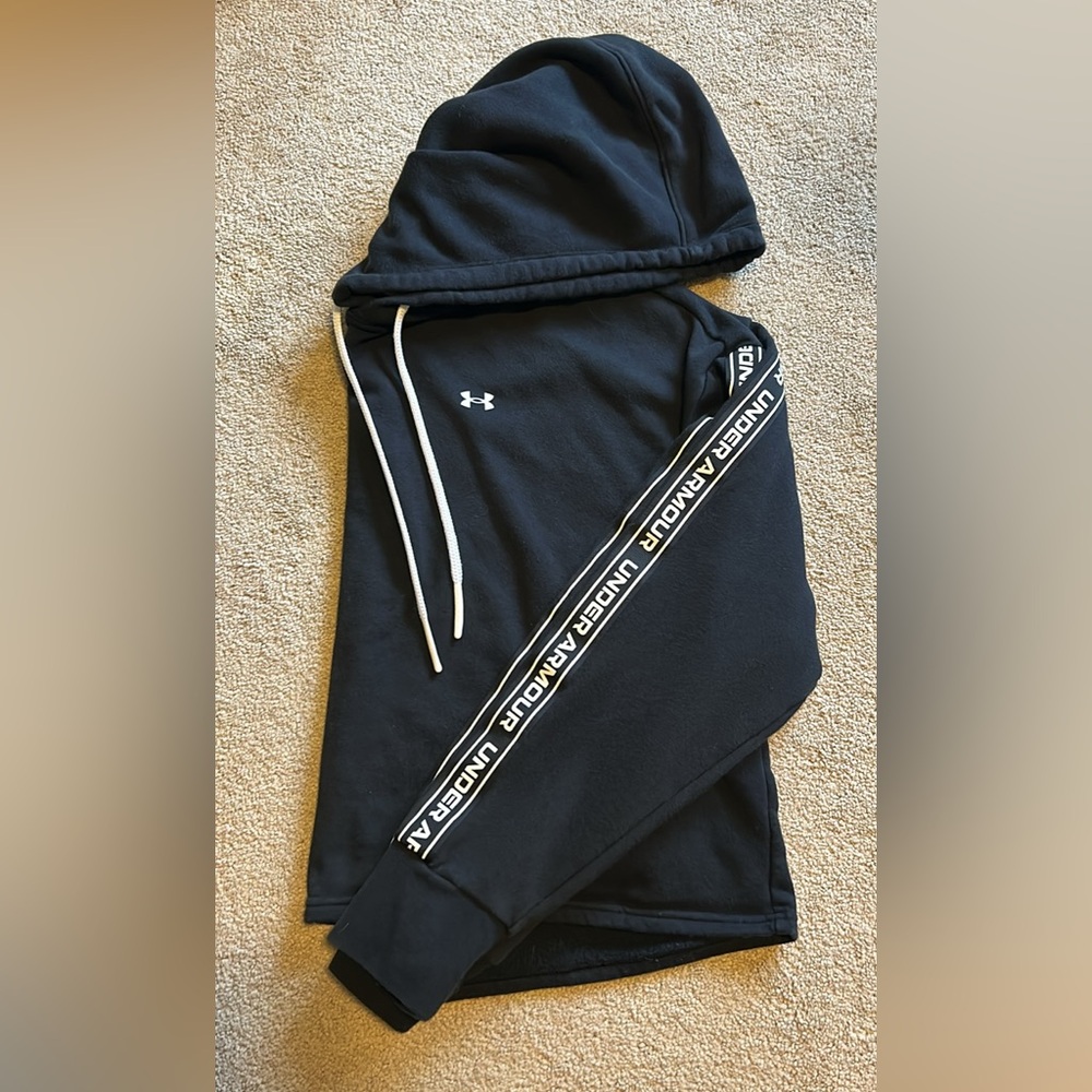 Women’s Under Armour cropped hoodie